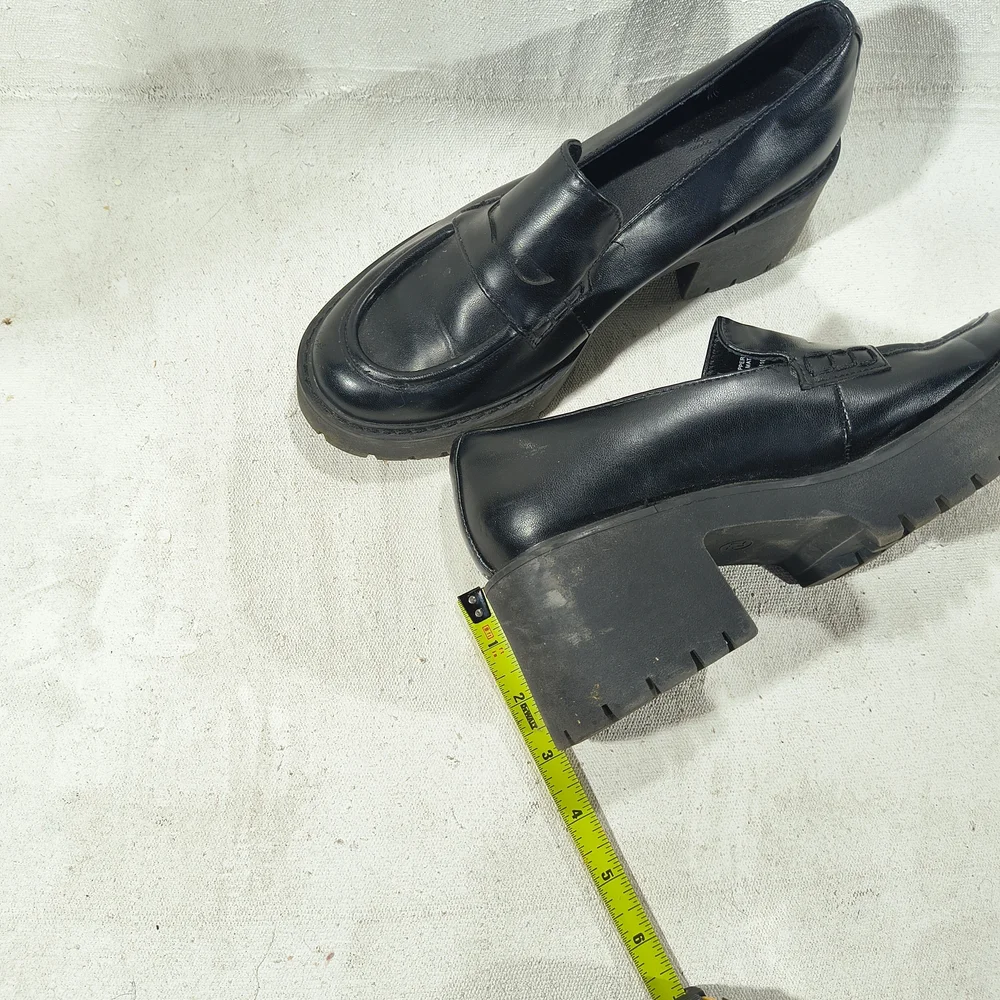 Elegant Women's Size 7.5 Black Faux Leather Loafers With 3